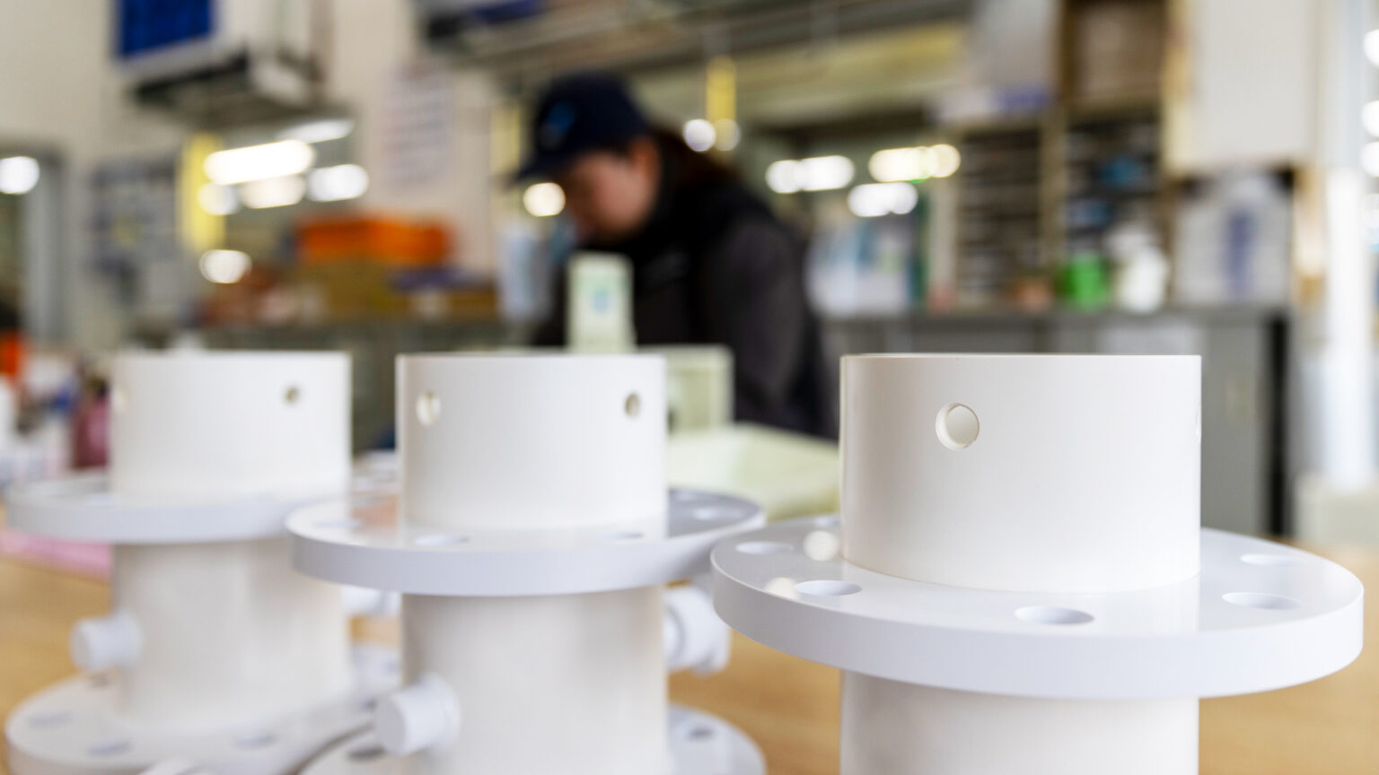ポリ塩化ビニル(PVC)の特性を活かした加工例・加工技術とは | 株式会社フジワラケミカルエンジニアリング